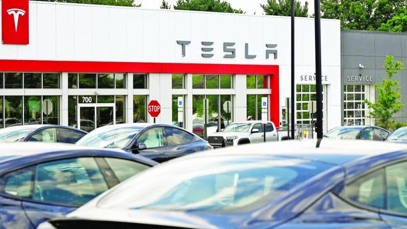 أحد معارض «تيسلا»