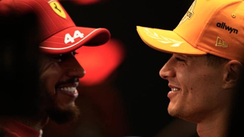 نوريس في حديث مع هاميلتون