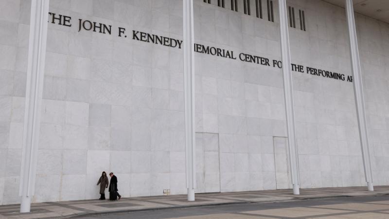 يصبح الاسم بعد التعديل مركز ترامب - كينيدي للفنون