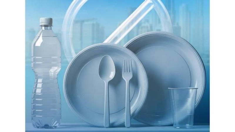 منتجات بلاستيكية يحظر تداولها في الدولة ابتداء من الأول من يناير 2026