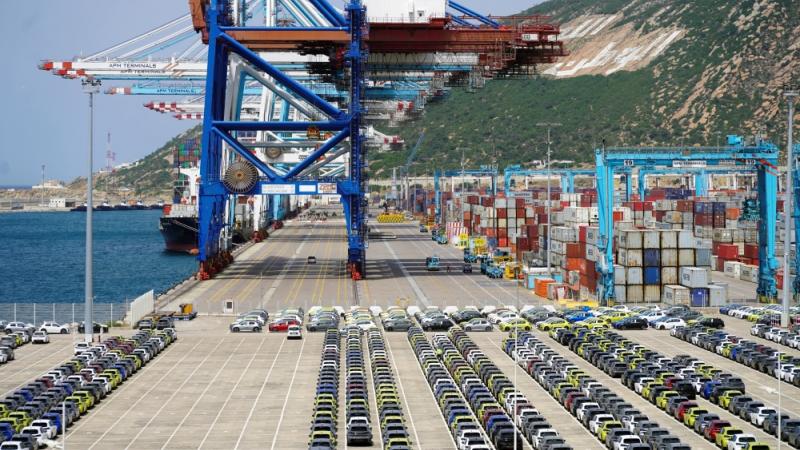 سيارات معدة للتصدير في ميناء طنجة المغربي على المتوسط (أرشيفية)