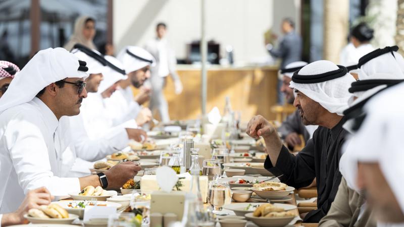 محمد بن زايد وأمير قطر يبحثان العلاقات الأخوية والتطورات الإقليمية والدولية