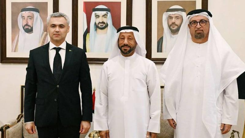 عبدالله العويس مستقبلاً بيرام بيراموف