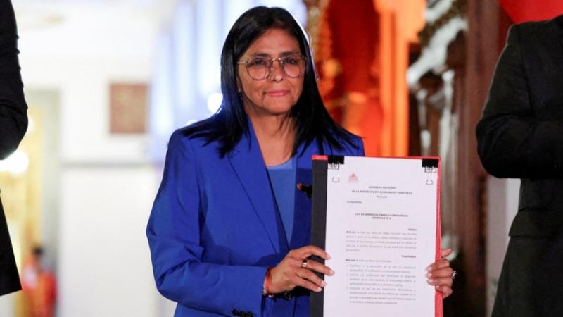 رودريغيز تعرض قانون العفو بعد توقيعه 