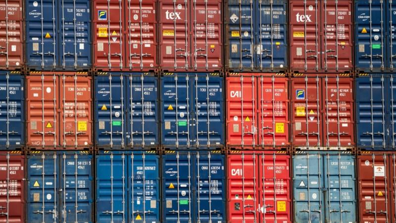 حاويات في ميناء أمريكي