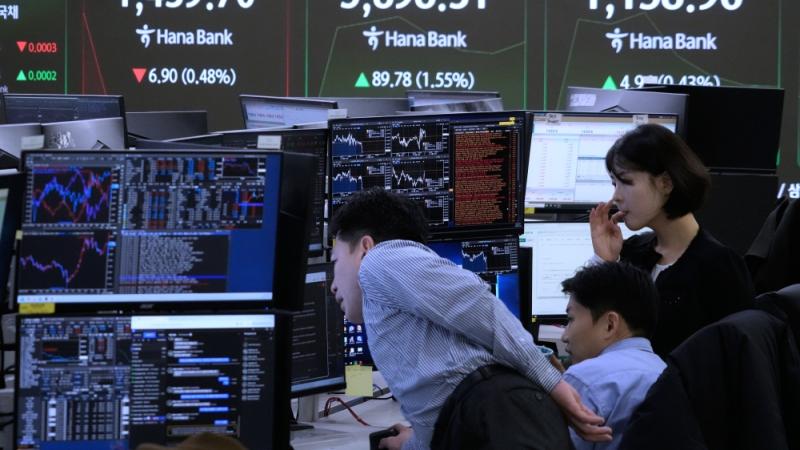 متعاملون في أسواق المال الكورية الجنوبية