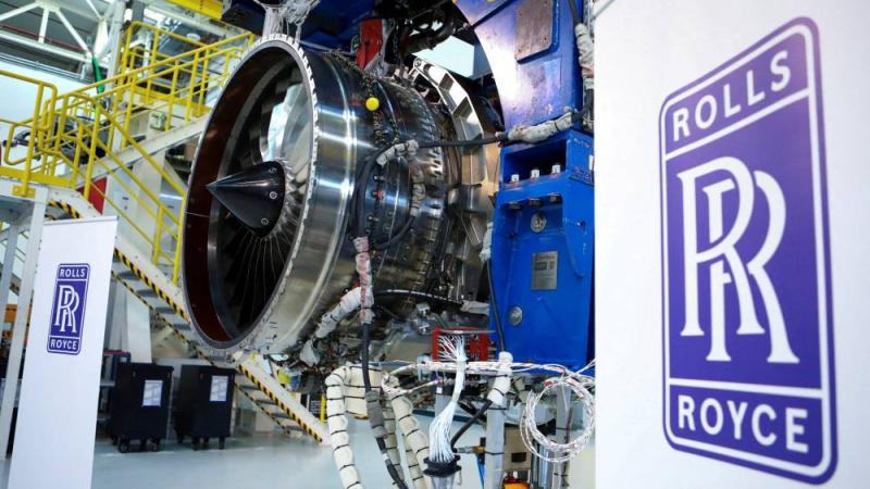 محرك نفاث بمصنع رولز رويس في ألمانيا (رويترز)