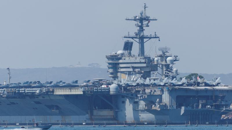 حاملة طائرات أمريكية في مياه الخليج