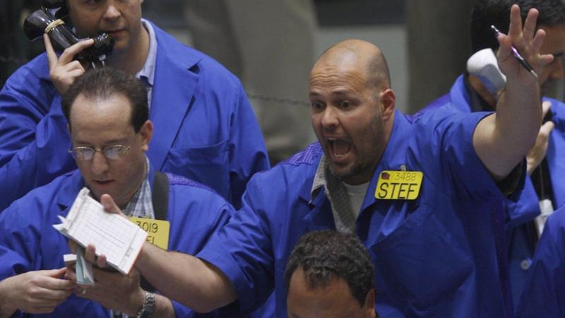 متعاملون في أسواق العقود الآجلة في بورصة نيويورك للسلع