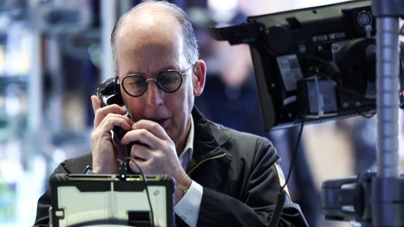 متعامل في بورصة نيويورك