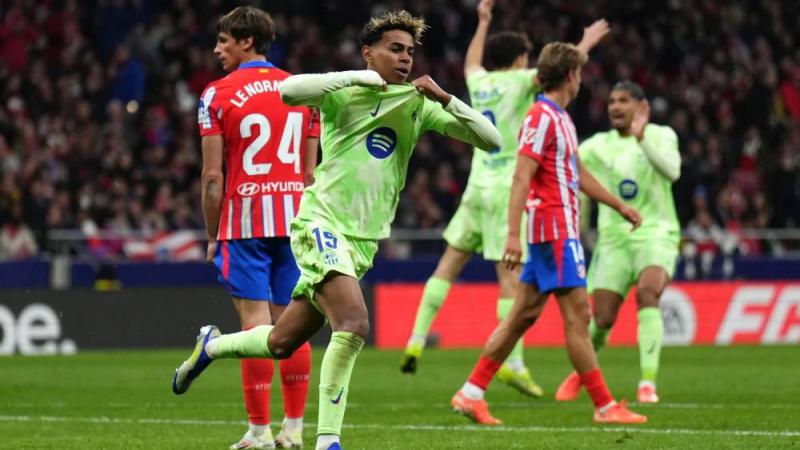 لامين يامال يحتفل بهدف سابق له في شباك أتلتيكو