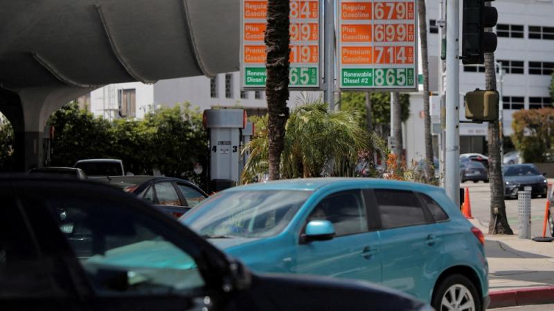 أسعار البنزين في لوس أنجلوس، كاليفورنيا، 2 أبريل/نيسان 2026. (رويترز/صورة أرشيفية)