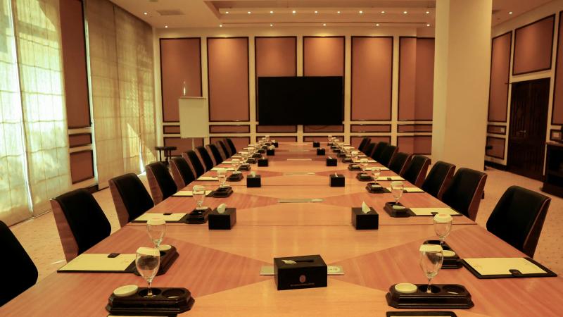 غرفة اجتماعات استخدمها الوفدان الأمريكي والإيراني في فندق سيرينا في إسلام آباد 