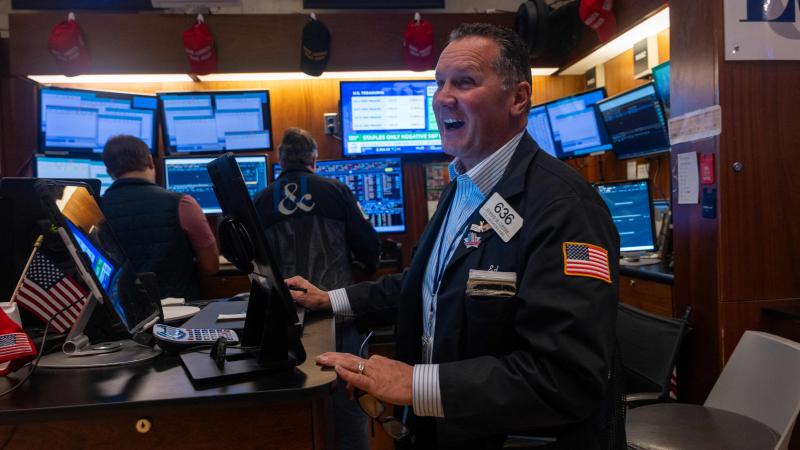 متداولون في بورصة نيويورك (أ ف ب)