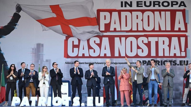 قادة اليمين المتطرف في صورة جماعية