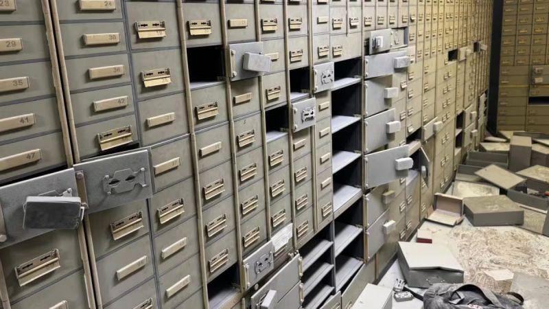 الخزائن المسروقة