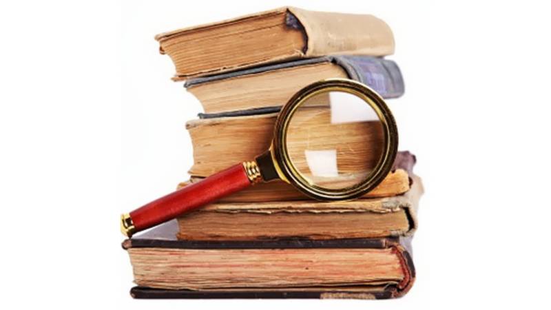 عدسات مكبرة بالعيون الخليجية