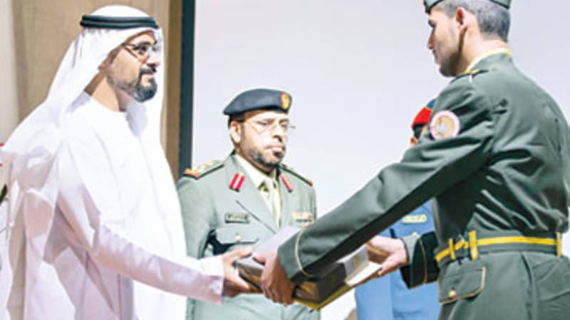 Ø®Ø§Ù„Ø¯ Ø¨Ù† Ù…Ø­Ù…Ø¯ Ø¨Ù† Ø²Ø§ÙŠØ¯ ÙŠØ´Ù‡Ø¯ Ø­ÙÙ„ ØªØ®Ø±ÙŠØ¬ Ø·Ù„Ø¨Ø© Ø§Ù„Ù…Ø¯Ø±Ø³Ø© Ø§Ù„Ø«Ø§Ù†ÙˆÙŠØ© Ø§Ù„Ø¹Ø³ÙƒØ±ÙŠØ© ØµØ­ÙŠÙØ© Ø§Ù„Ø®Ù„ÙŠØ¬