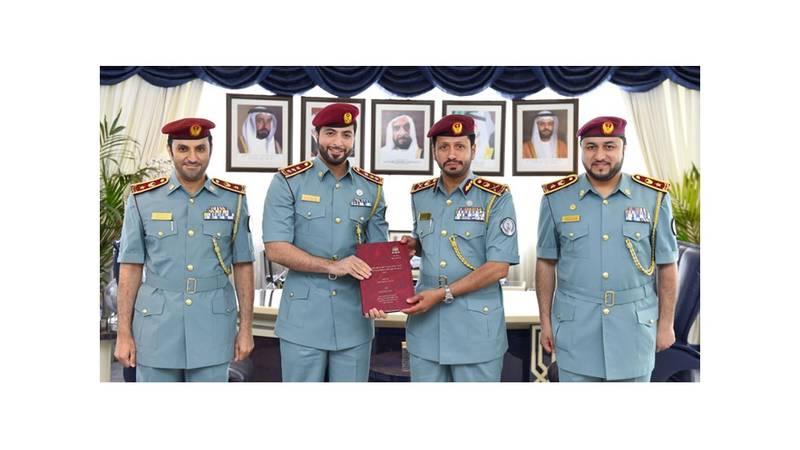 Ø´Ø±Ø·Ø© Ø§Ù„Ø´Ø§Ø±Ù‚Ø© ØªÙ‡Ù† Ø¦ Ø¶Ø§Ø¨Ø·Ø§ Ø¨Ø§Ù„Ø¯ÙƒØªÙˆØ±Ø§Ù‡ Ø§Ù„Ø´Ø±Ø·Ø©