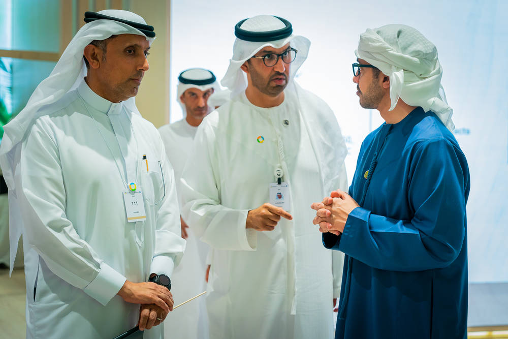 عبدالله بن زايد يطلع شعار كوب 28