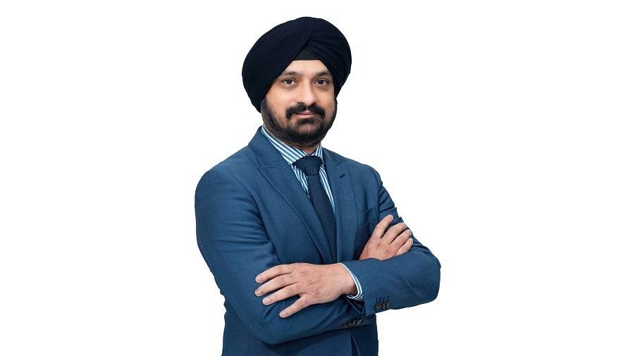 Dr. Mandeep Profile Pic.jpg DR mandeep