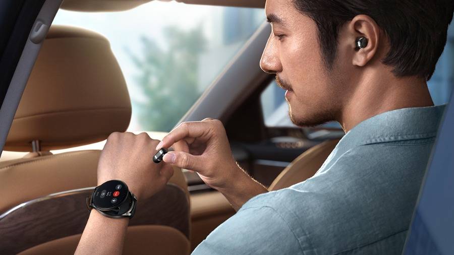 MKT_WATCH-Buds_Creative-Lifestyle-Shot_HQ_MKT_HUAWEI-WATCH-Buds-_Creative-Lifestyle-Shot车内场景_EN_16_9_RGB_JPG_20220922_1200x628.jpg HUAWEI WATCH Buds هي أروع ساعة ذكية مزودة بسماعات أذن يمكنك الحصول عليها اليوم في الإمارات