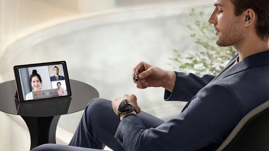MKT_WATCH-Buds_Creative-Lifestyle-Shot_HQ_MKT_HUAWEI-WATCH-Buds-_Creative-Lifestyle-Shot-商务会议_EN_16_9_RGB_JPG_20220922_1200x628.jpg HUAWEI WATCH Buds هي أروع ساعة ذكية مزودة بسماعات أذن يمكنك الحصول عليها اليوم في الإمارات