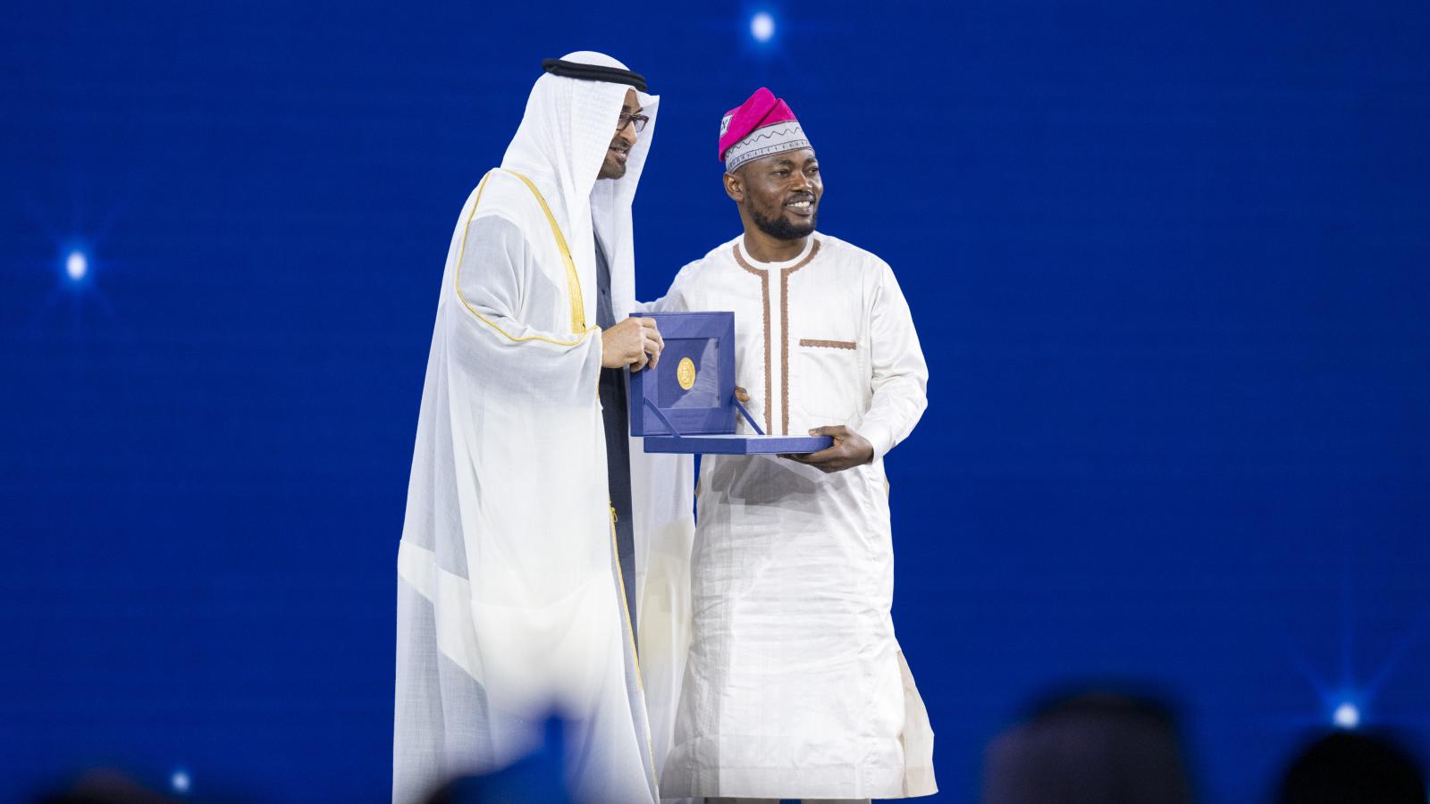 محمد بن زايد يكرم الفائزين بجائزة زايد للاستدامة 2025