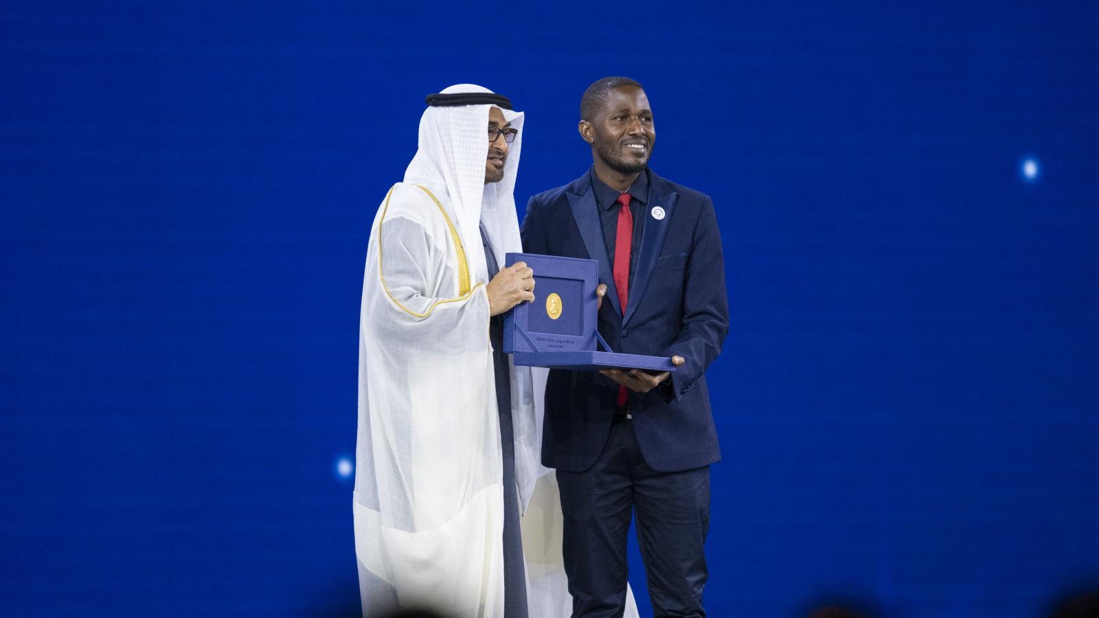 محمد بن زايد يكرم الفائزين بجائزة زايد للاستدامة 2025