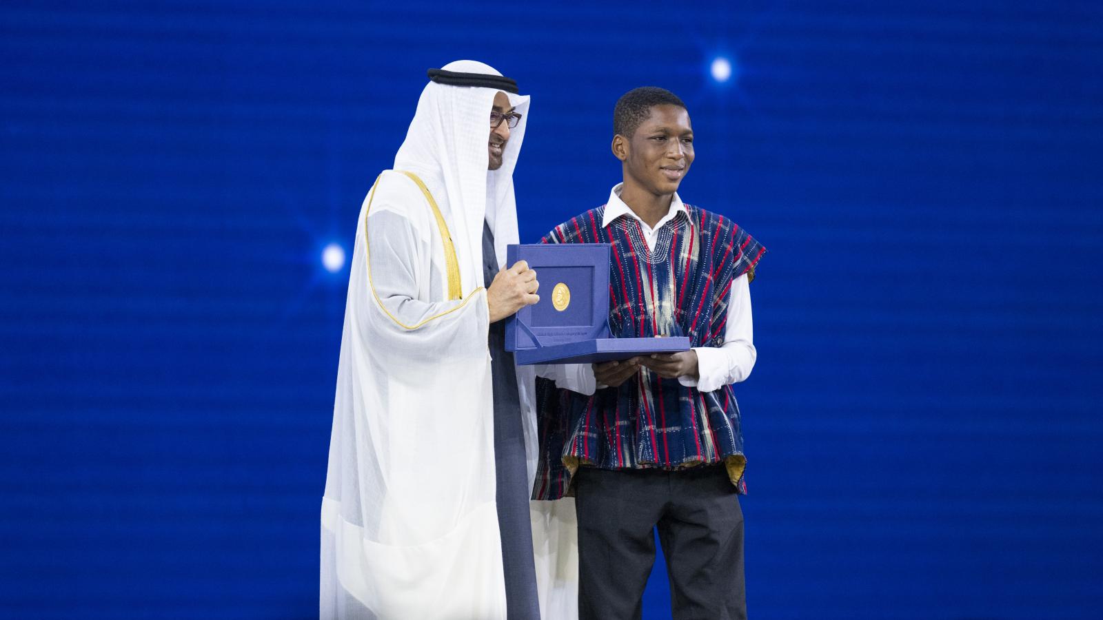 محمد بن زايد يكرم الفائزين بجائزة زايد للاستدامة 2025