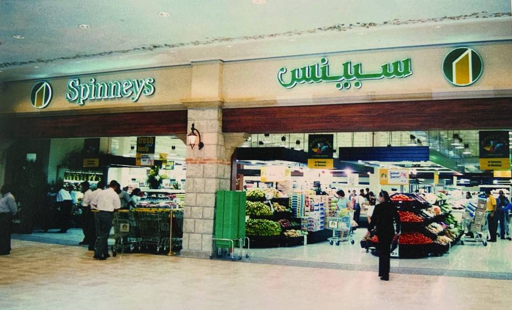 فرع سبينس في مركز دبي التجاري العالمي 2002 فرع سبينس في مركز دبي التجاري العالمي 2002