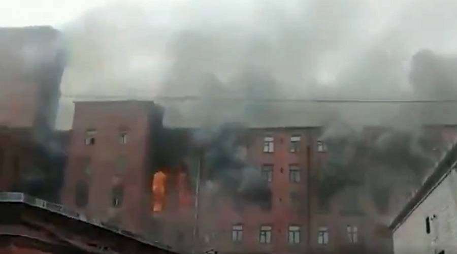 حريق في مصنع كبير في سان بطرسبرغ