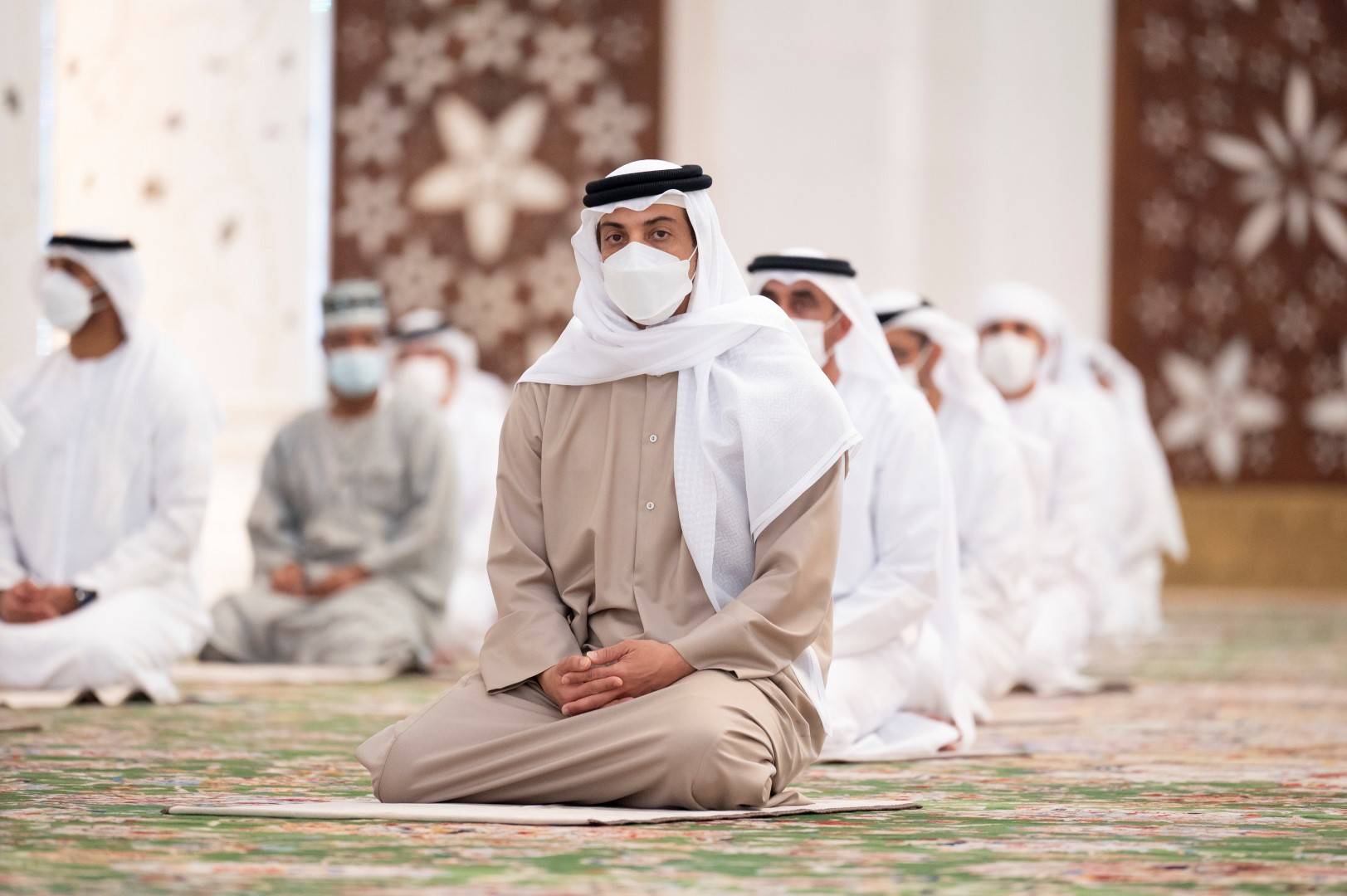 صلاة عيد الفطر في جامع الشيخ زايد الكبير بمدينة أبوظبي صلاة عيد الفطر في جامع الشيخ زايد الكبير بمدينة أبوظبي