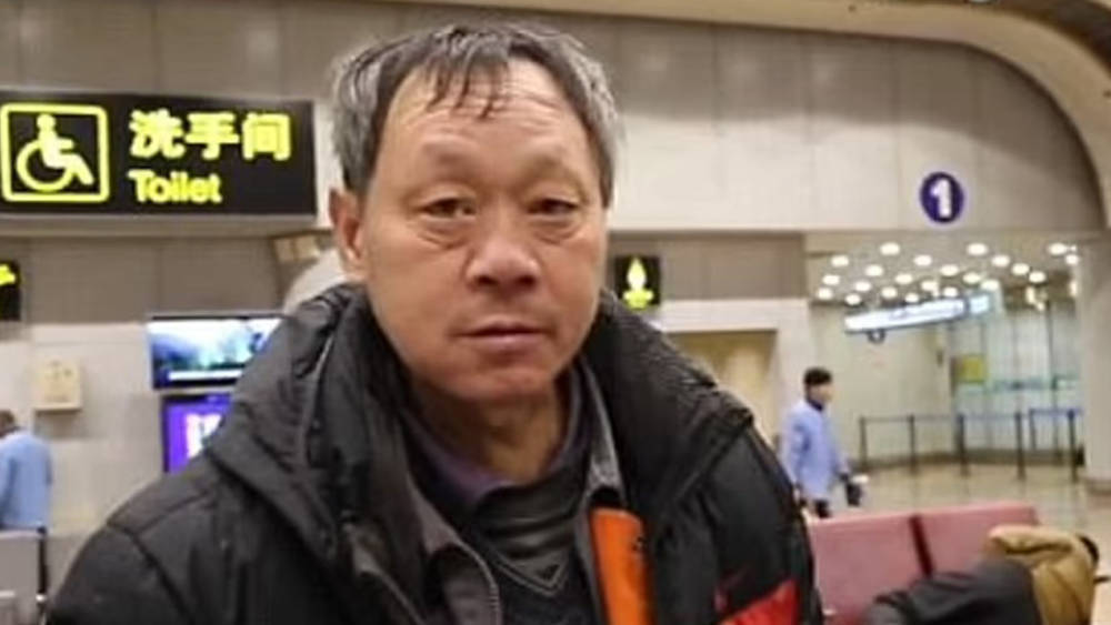 رجل صيني يعيش في المطار منذ 14 عاماً