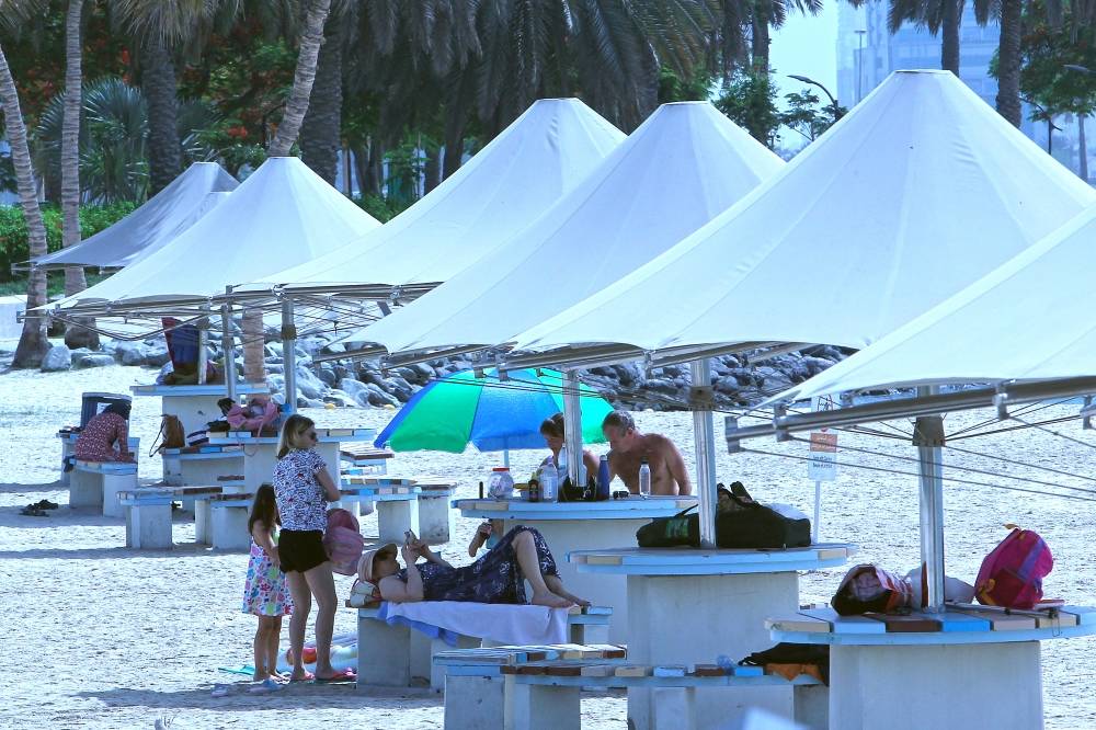 شاطئ الممزر.. ملاذ عشاق الاستجمام في دبي