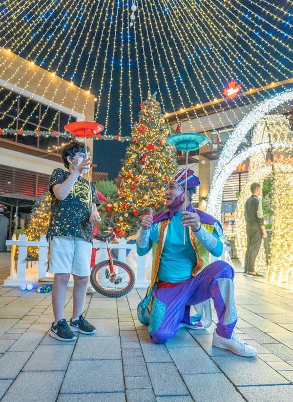 90 محلا تجاريا تتوسطها بحيرة في «زوايا ووك»