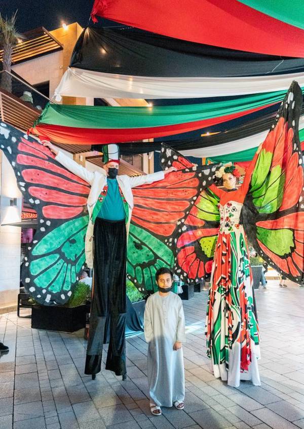 90 محلا تجاريا تتوسطها بحيرة في «زوايا ووك»