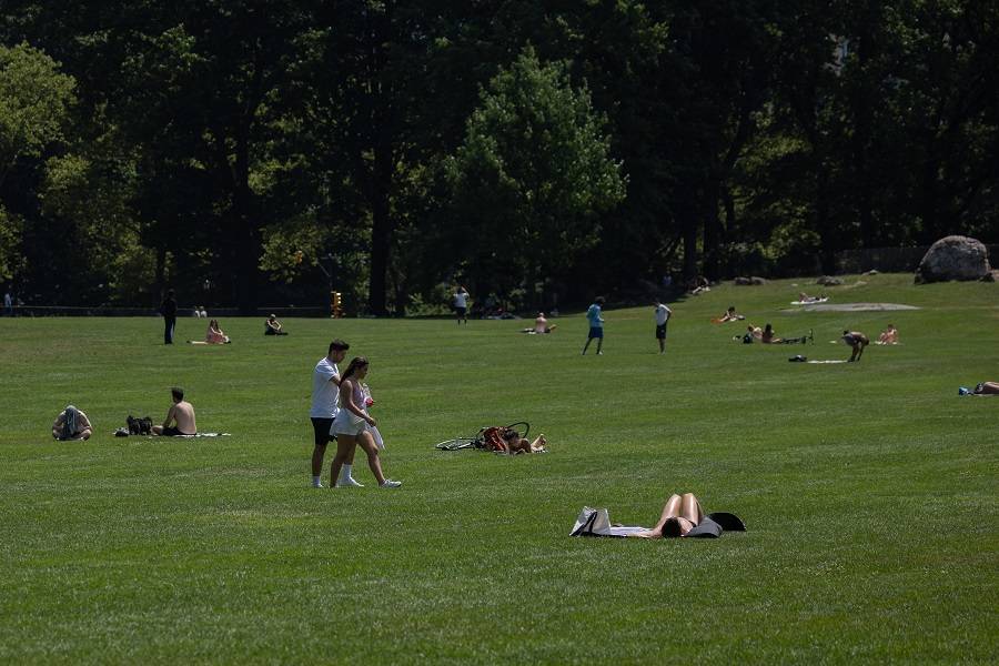 شاهد كيف يواجه الأوروبيون الأمريكيون الموجة الحارة