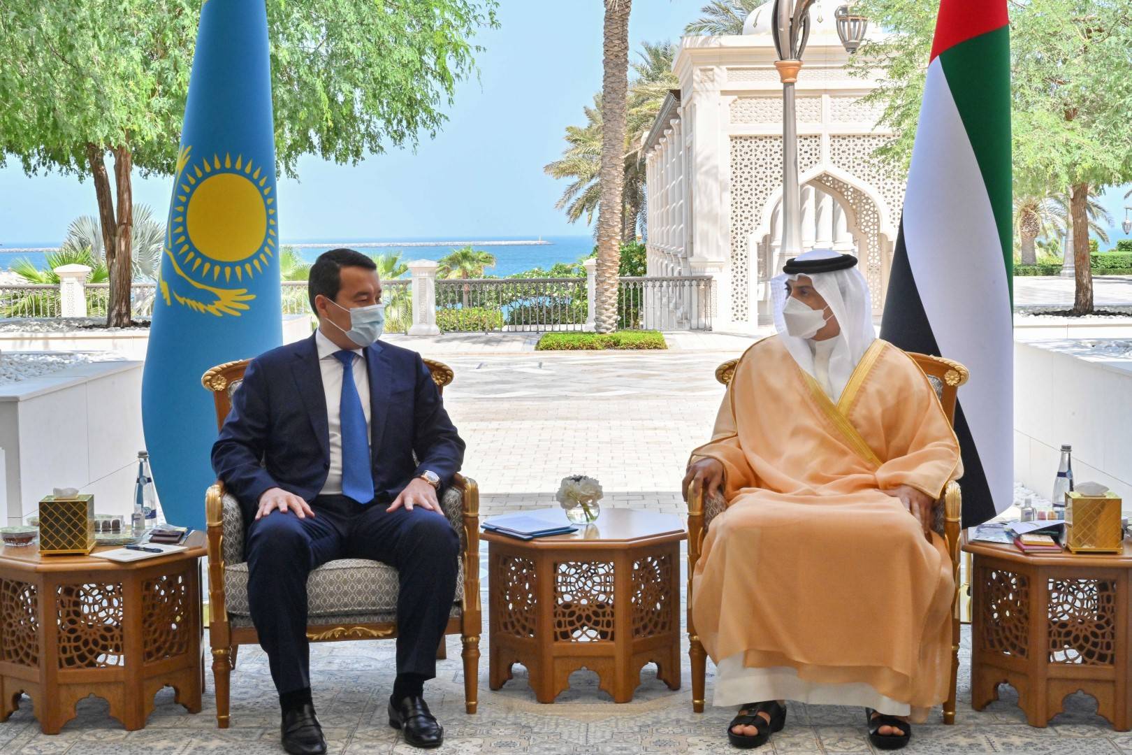 منصور بن زايد يستقبل رئيس وزراء كازاخستان في قصر الوطن منصور بن زايد يستقبل رئيس وزراء كازاخستان في قصر الوطن