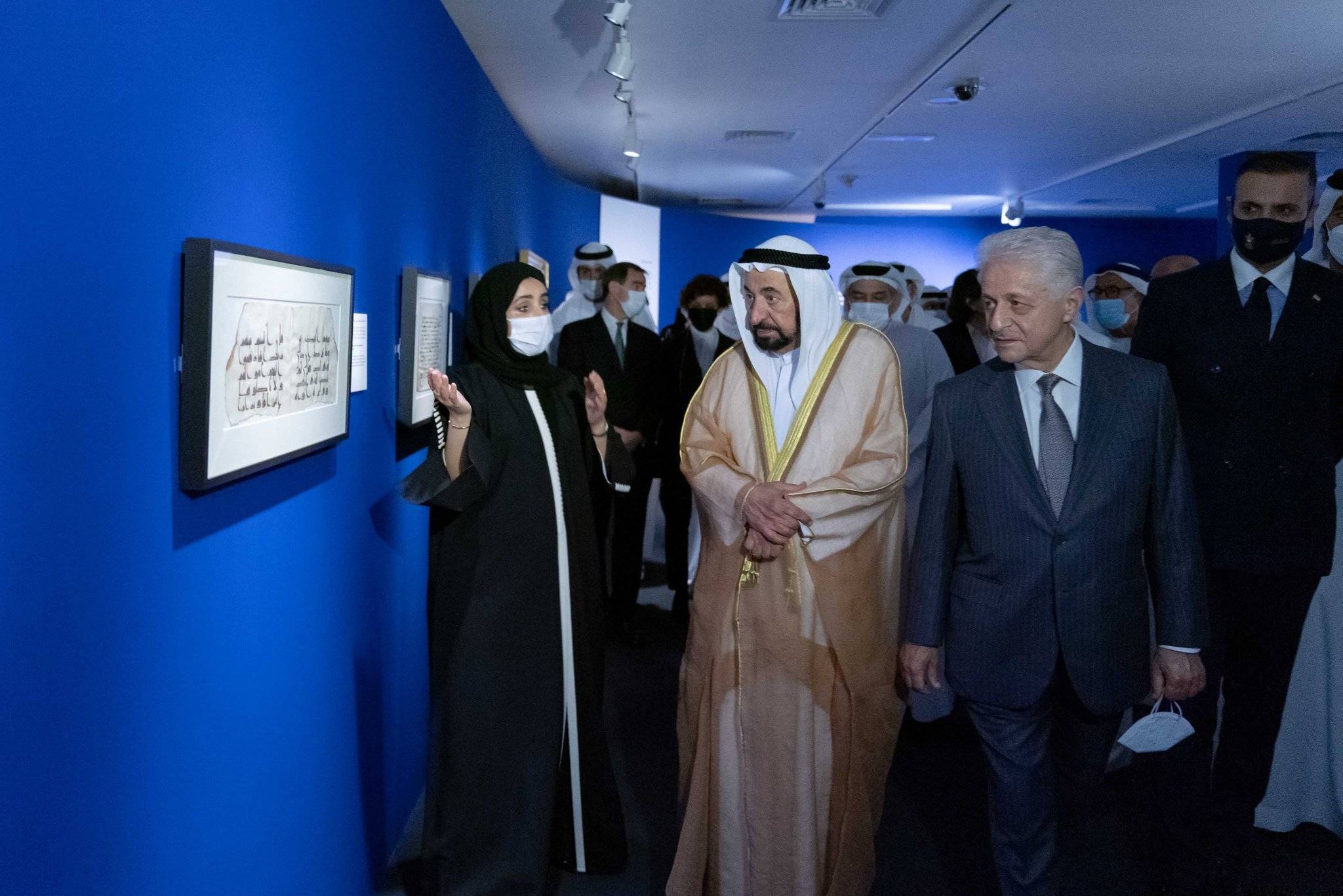 سلطان يفتتح معرض «آيات مباركة وأقلام مبدعة»