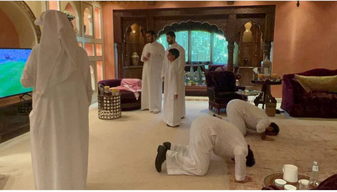 محمد بن سلمان يحتفل بفوز السعودية على الأرجنتين محمد بن سلمان يحتفل بفوز السعودية على الأرجنتين