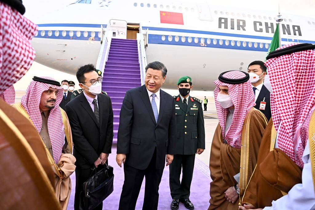 الرئيس الصيني يصل إلى الرياض الرئيس الصيني يصل إلى الرياض