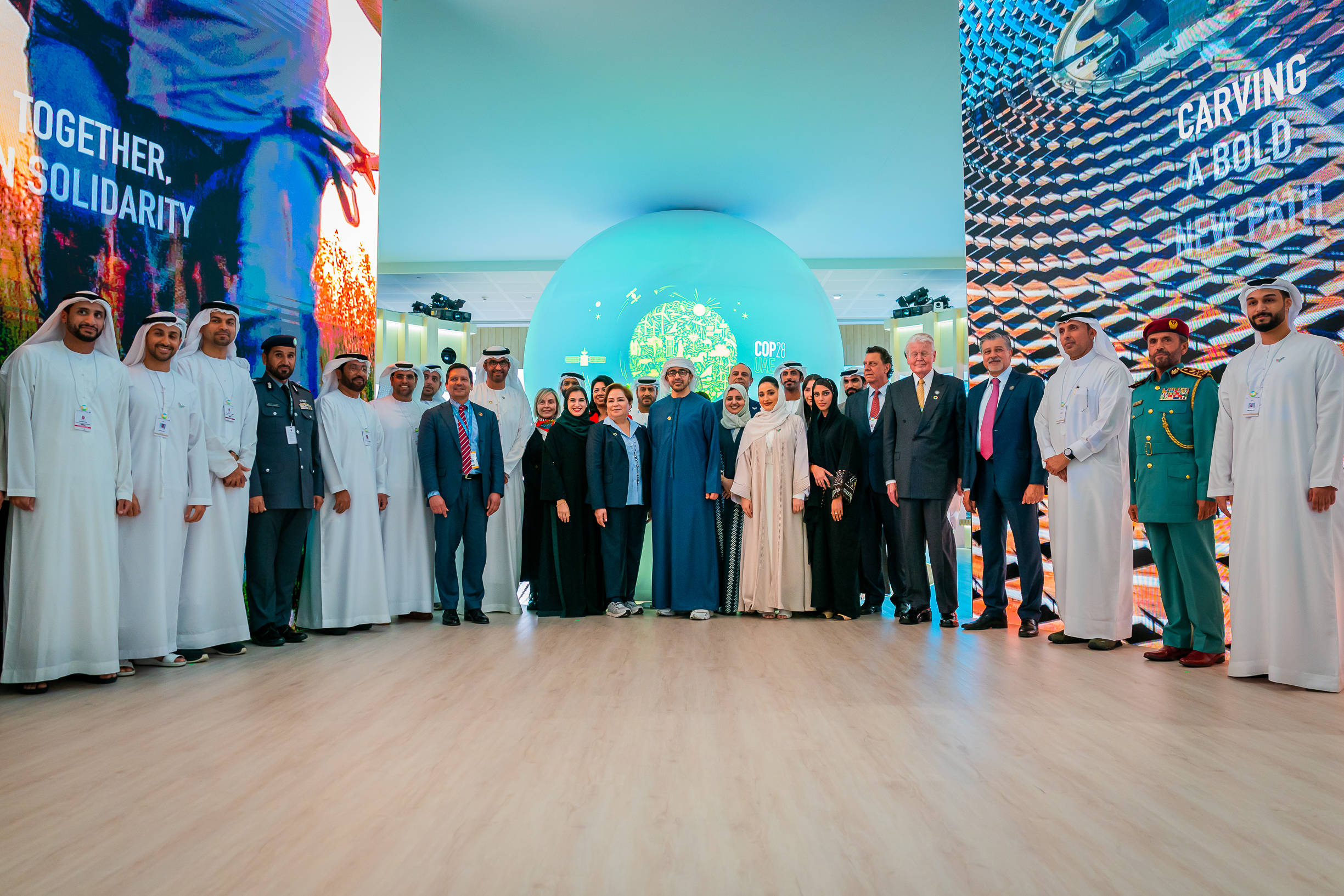 عبدالله بن زايد يطلع شعار كوب 28