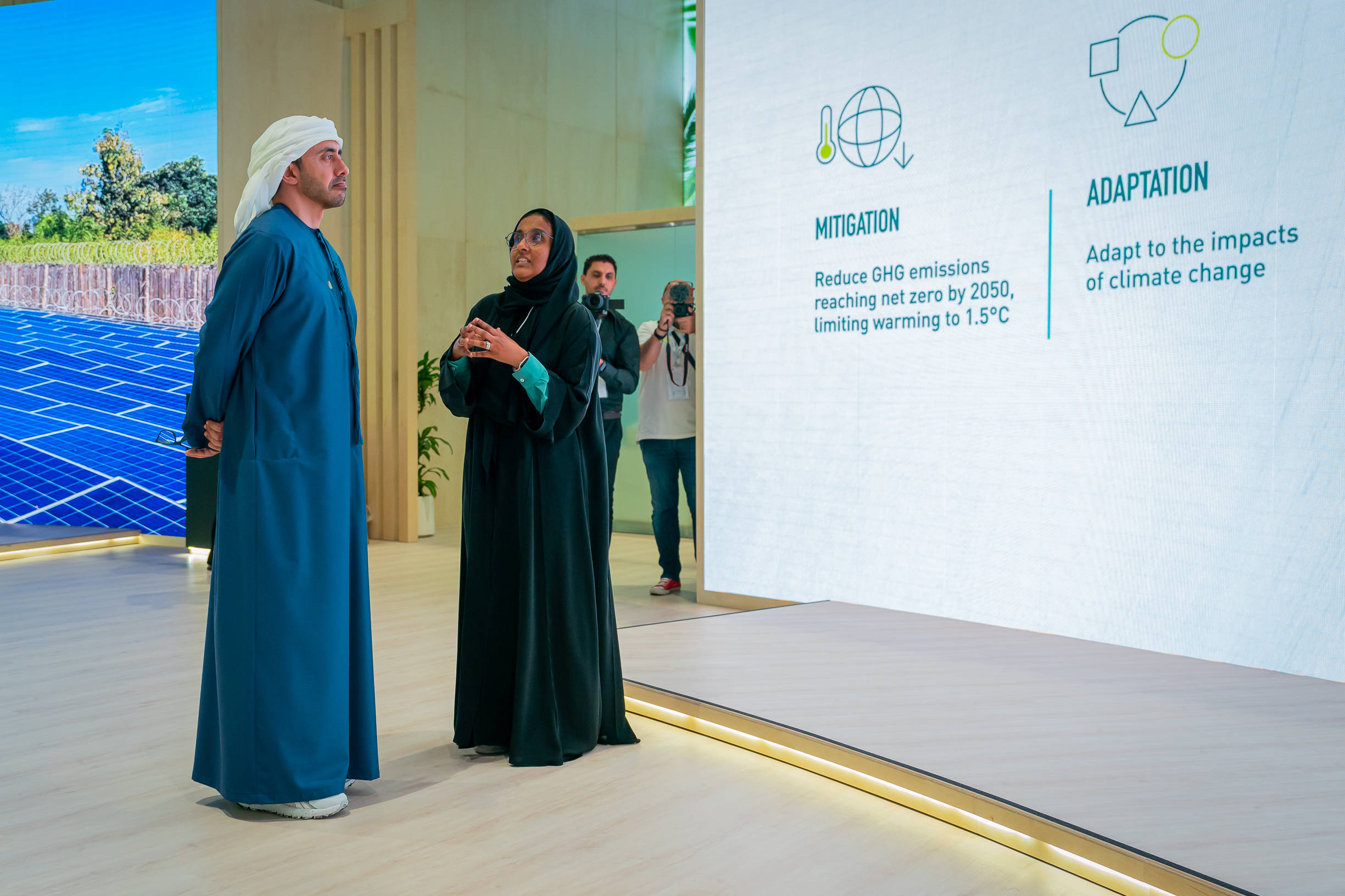 عبدالله بن زايد يطلع شعار كوب 28