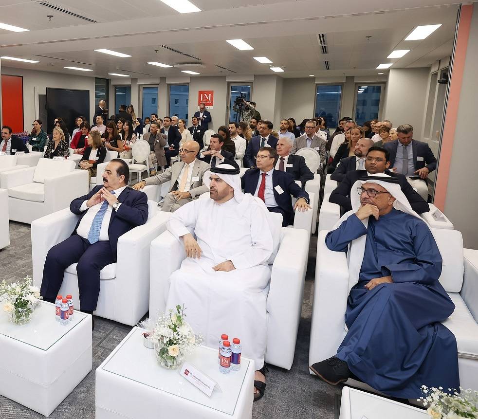 أثناء افتتاح فرع جامعة «إي إم نورماندي» الفرنسية لإدارة الأعمال أثناء افتتاح فرع جامعة «إي إم نورماندي» الفرنسية لإدارة الأعمال