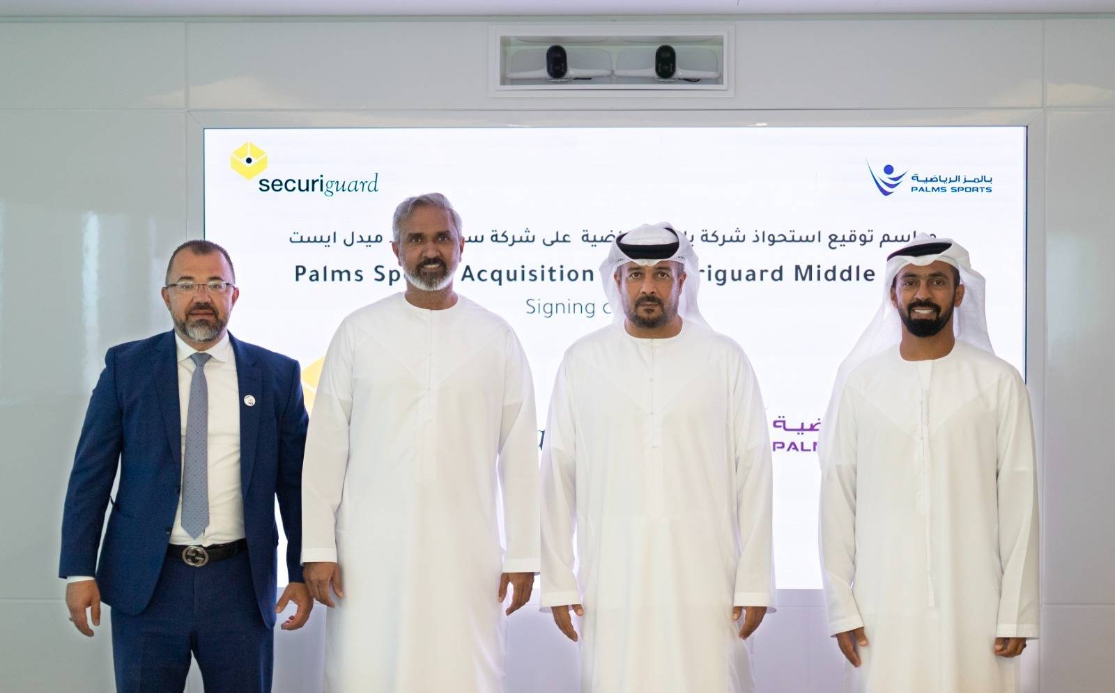 درويش وسيد بصر شعيب خلال الاحتفال بالتوقيع