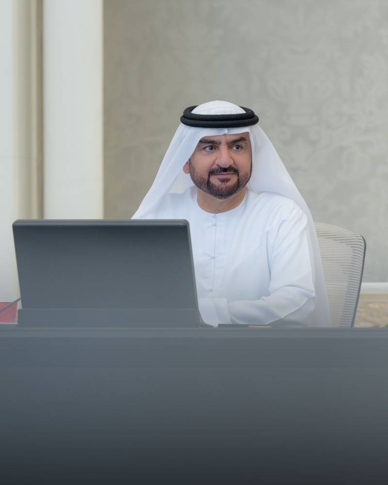 عبدالله بن سالم مترئّساً الاجتماع