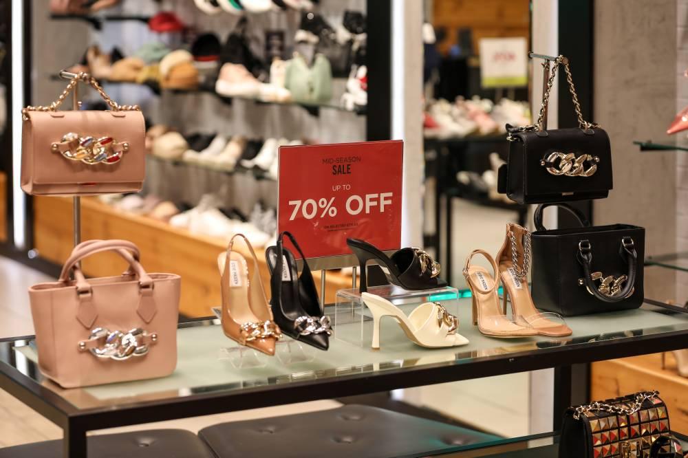 90% في 2000 متجر.. «3 أيام من التخفيضات الكبرى» في دبي 24 - 26 نوفمبر 90% في 2000 متجر.. «3 أيام من التخفيضات الكبرى» في دبي 24 - 26 نوفمبر
