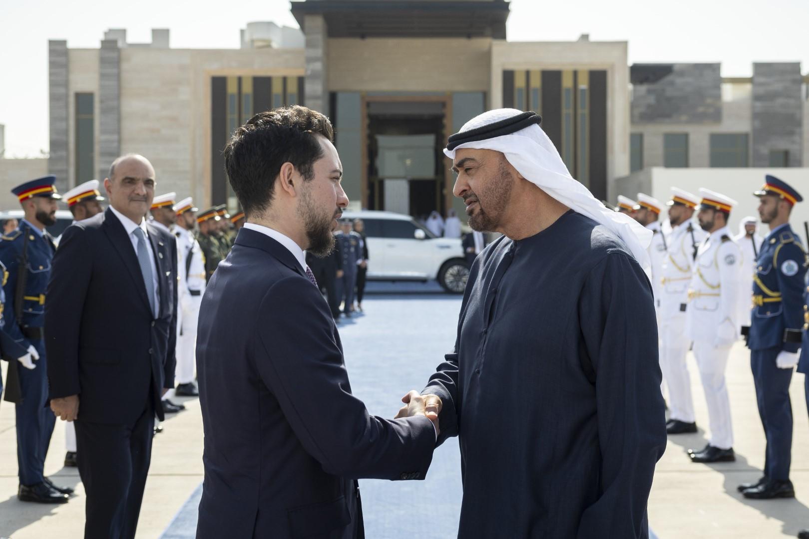 محمد بن زايد يودع ولي عهد الأردن