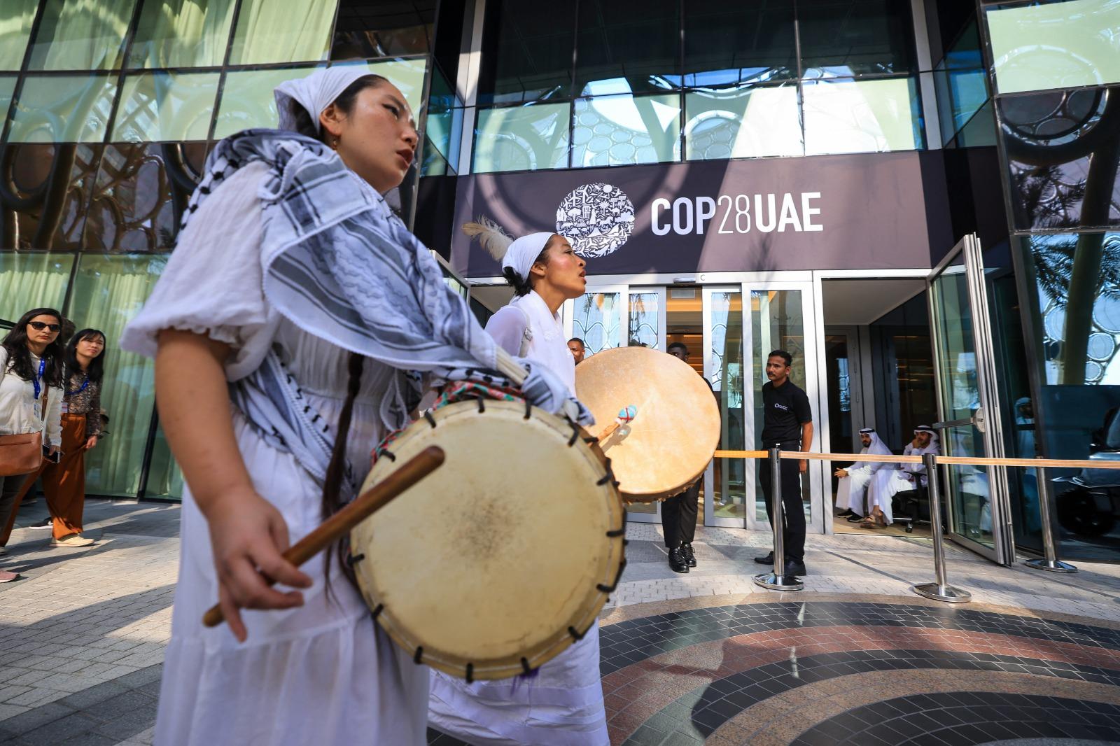 وجوه في كوب